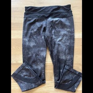 Lululemon cropped workout pants. Size 4